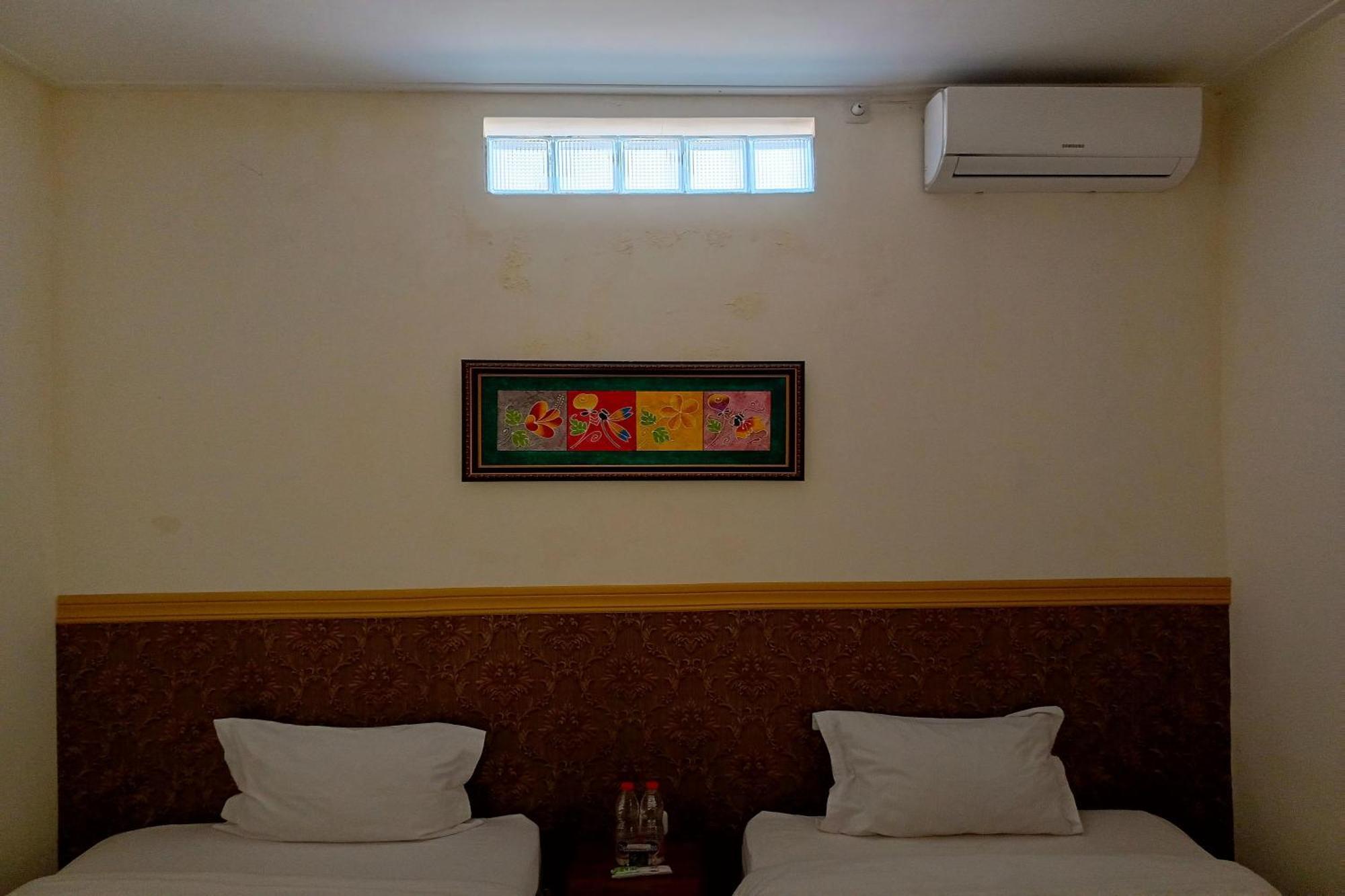 Adisa Homestay Malang Extérieur photo