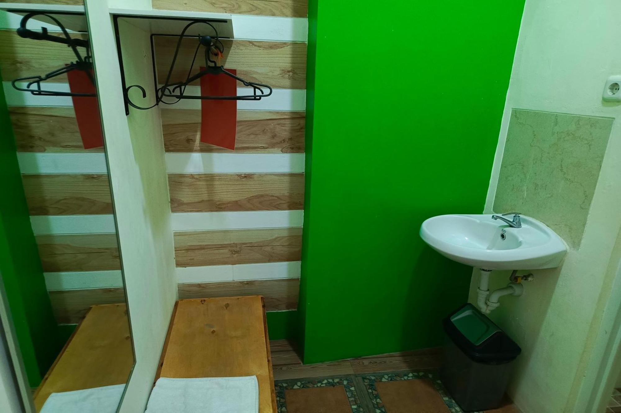 Adisa Homestay Malang Extérieur photo