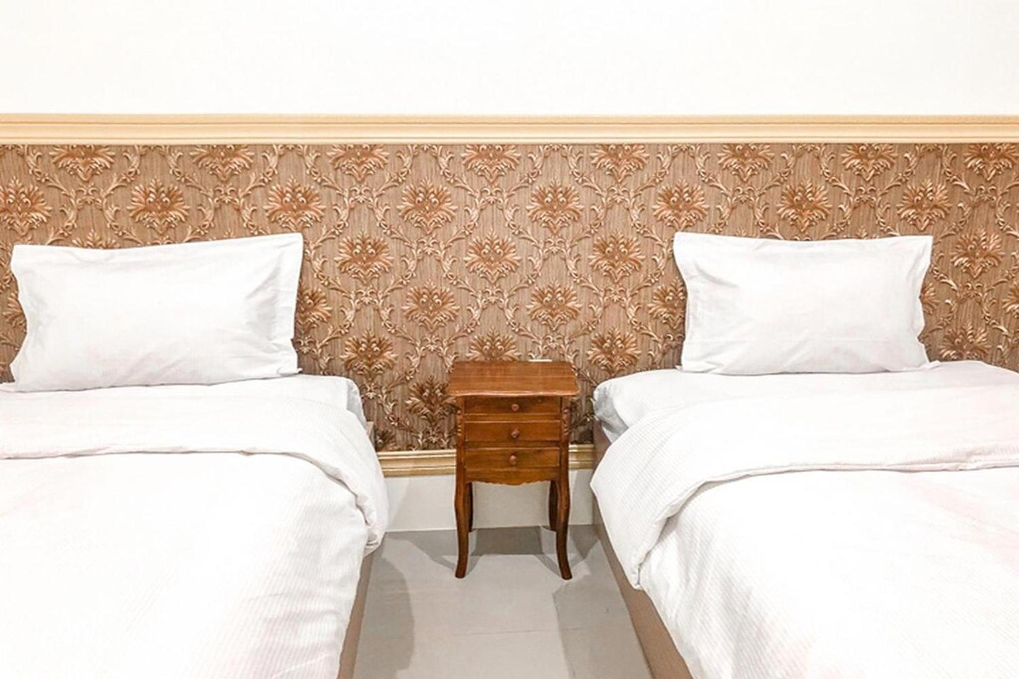 Adisa Homestay Malang Extérieur photo