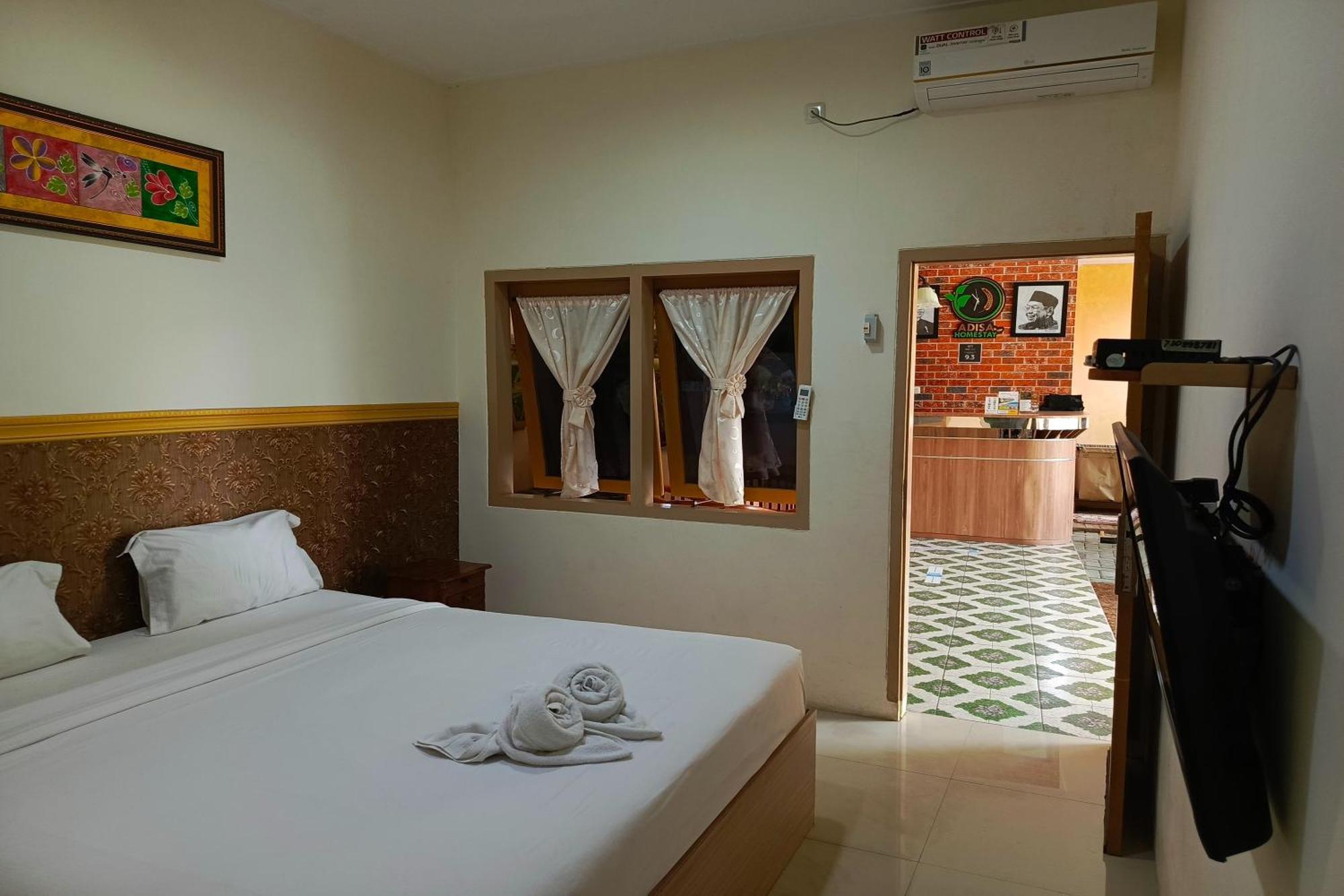 Adisa Homestay Malang Extérieur photo