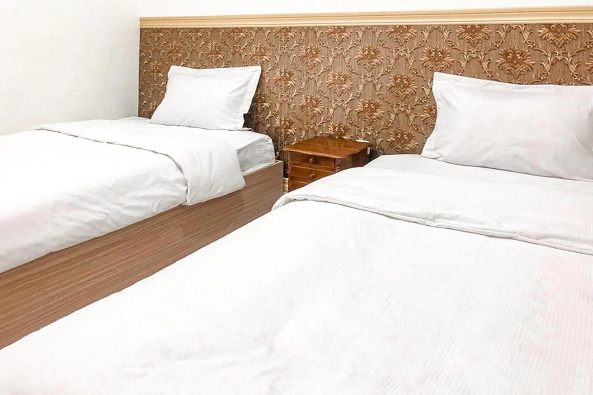 Adisa Homestay Malang Extérieur photo