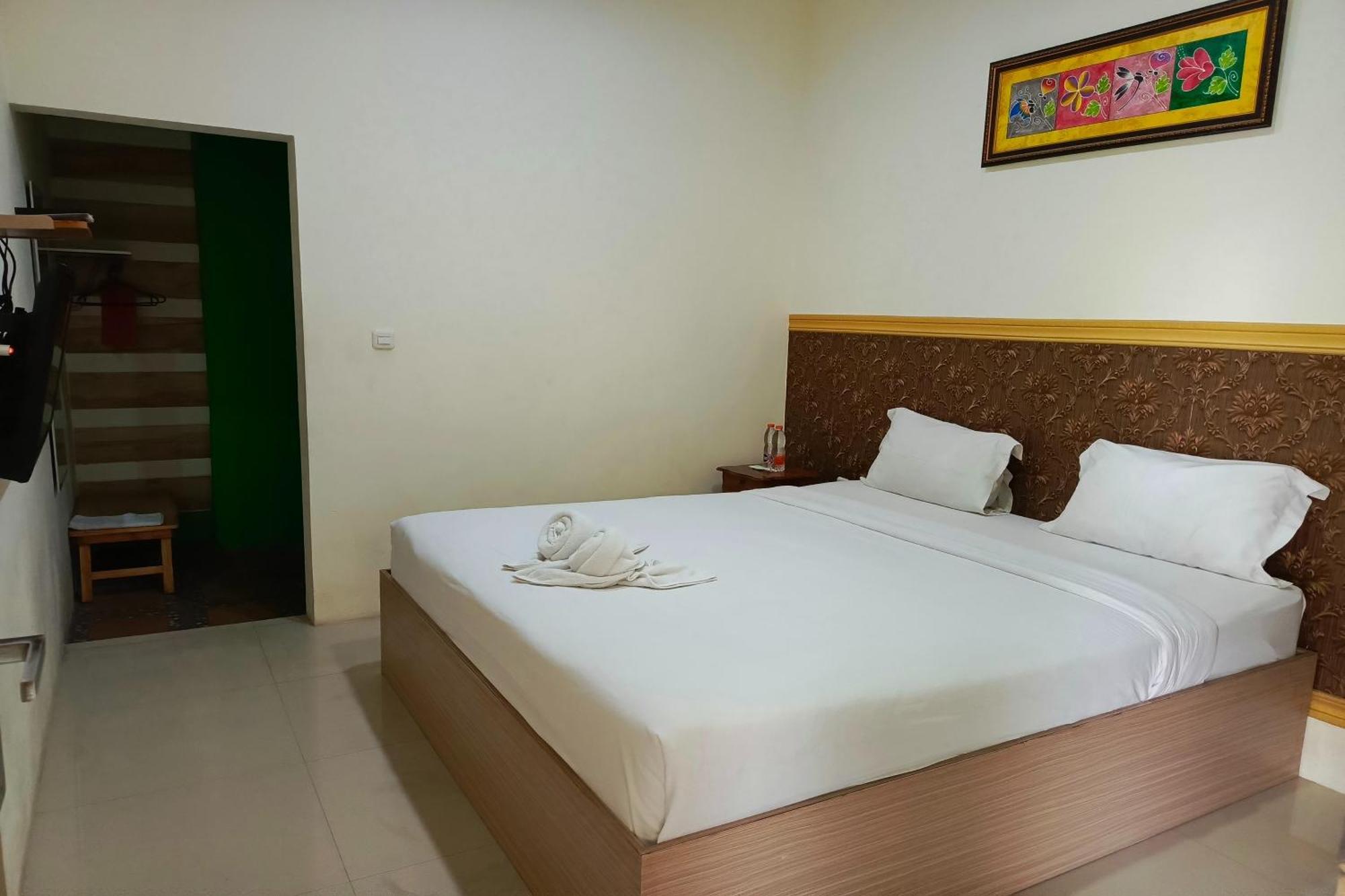 Adisa Homestay Malang Extérieur photo