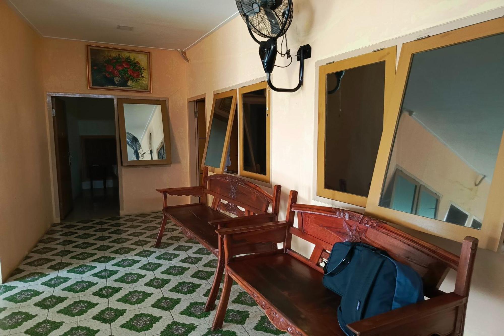 Adisa Homestay Malang Extérieur photo