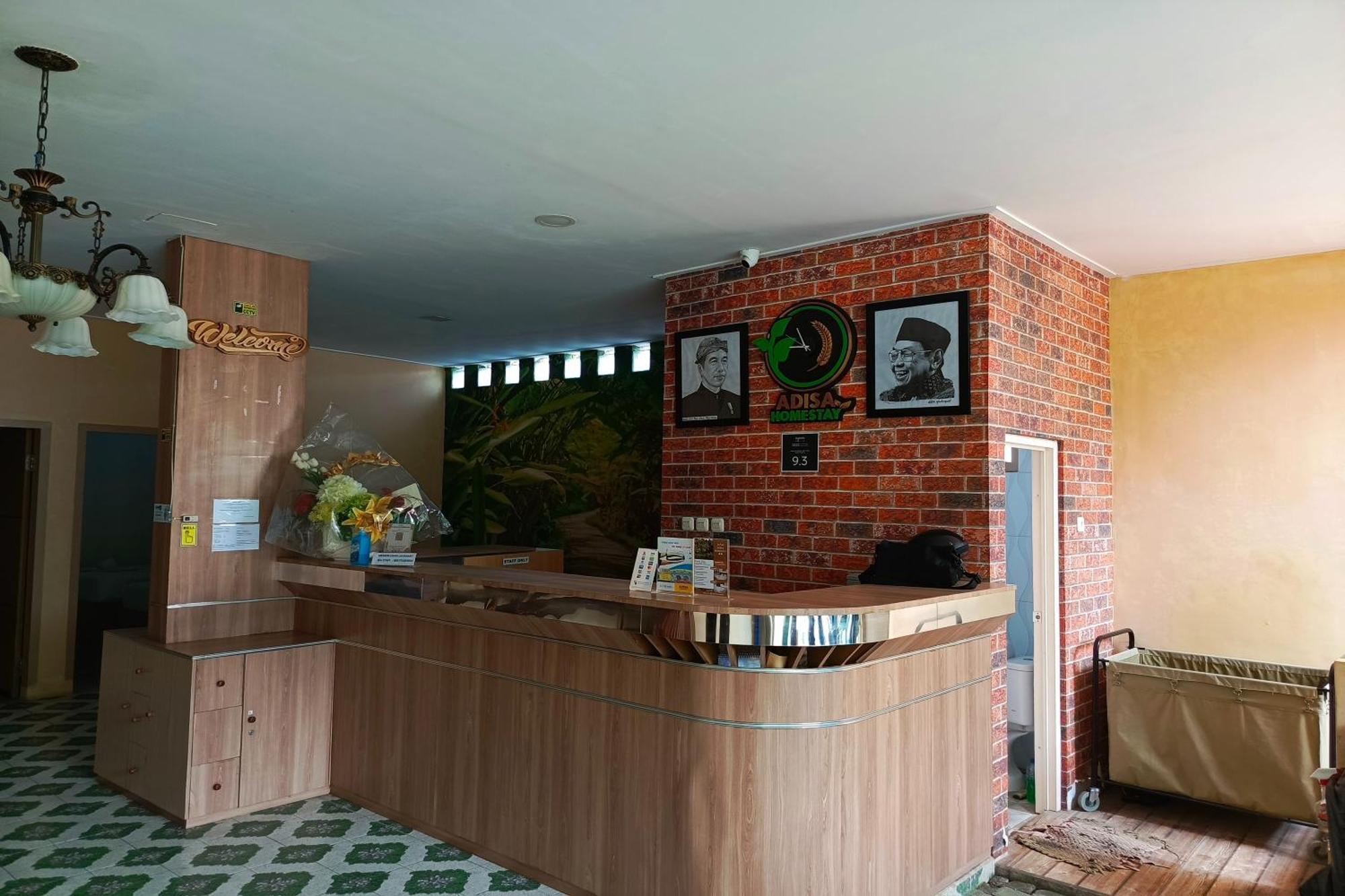 Adisa Homestay Malang Extérieur photo