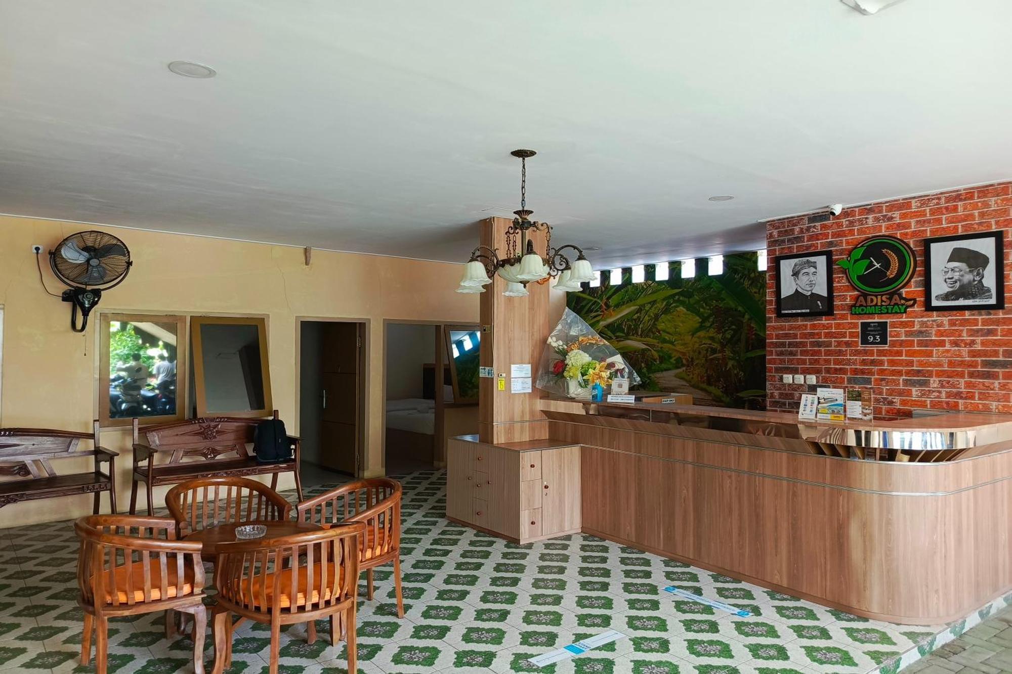 Adisa Homestay Malang Extérieur photo