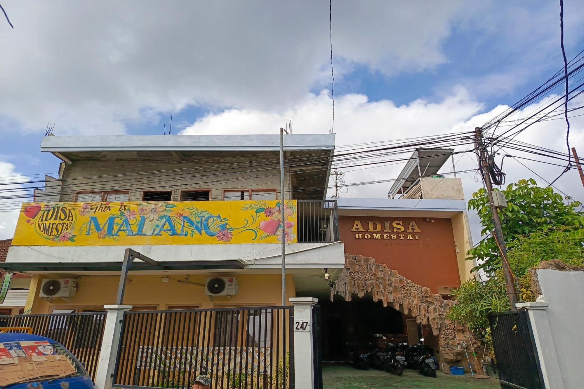 Adisa Homestay Malang Extérieur photo